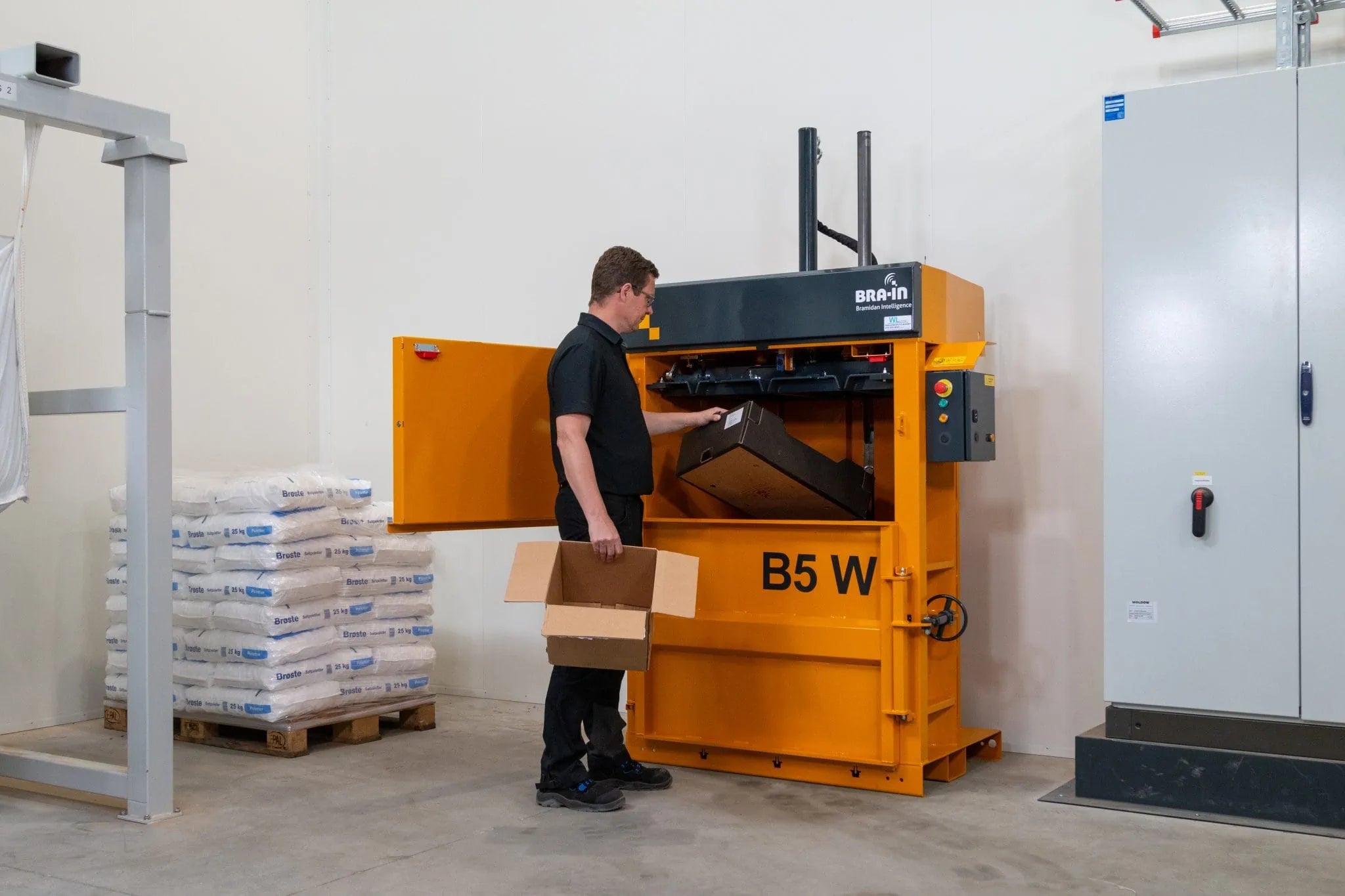 B5 Wide Baler